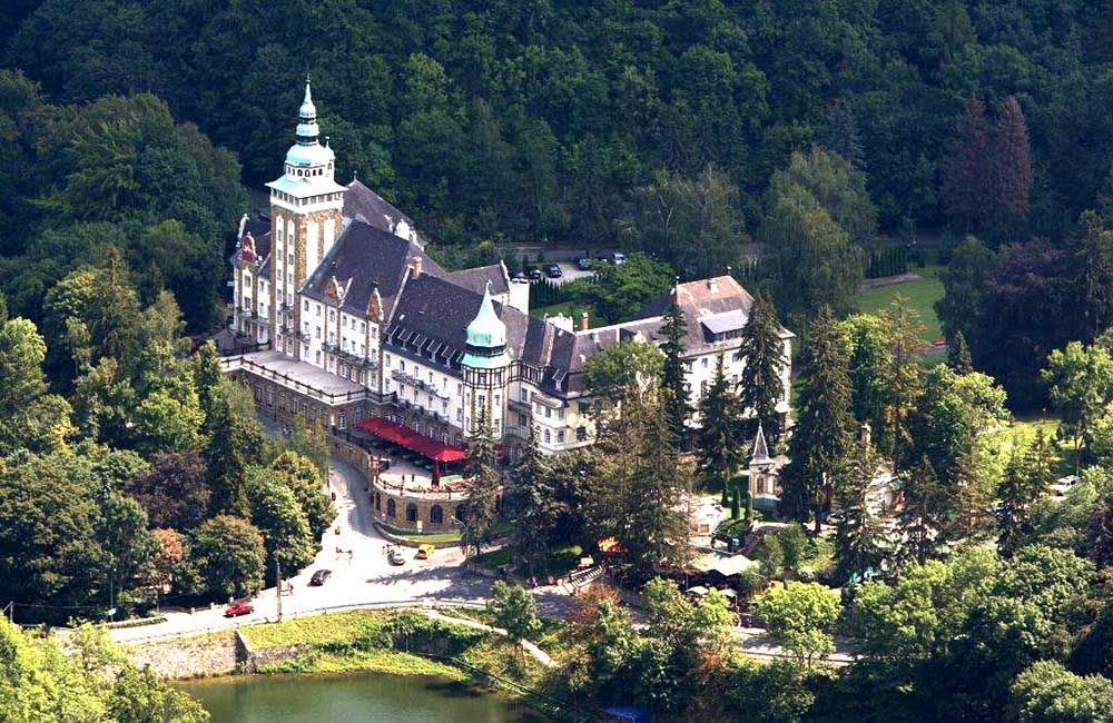 Lillafüredi palotaszálló a Bükk hegység szívében